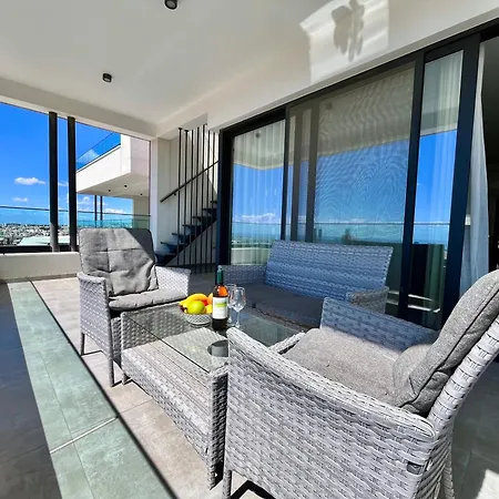 Anna Sea View Maisonette 302 ليماسول